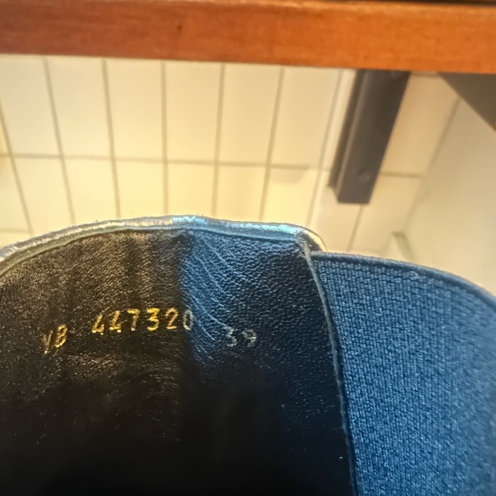 Brand new Saint Laurent Glitter Chelsea Boots, never worn! - Picture 4 of 12